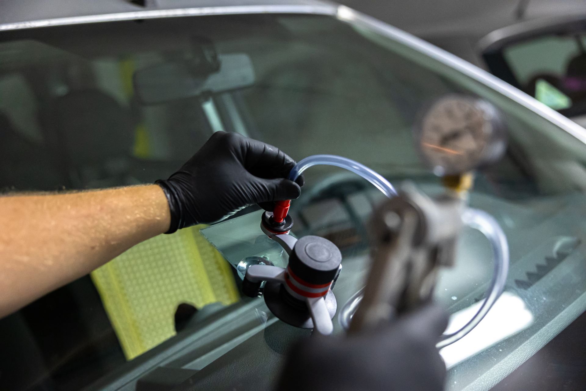 Letná pasca pre vaše autosklo: Klíma, horúčavy a nečakané praskliny